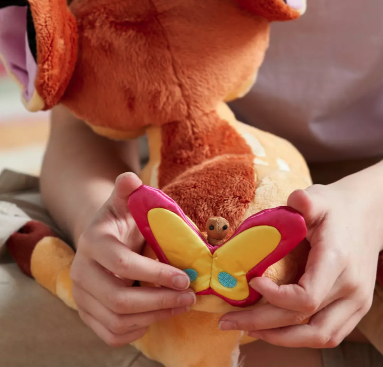 Bambi plyšová hračka s motýlkem
