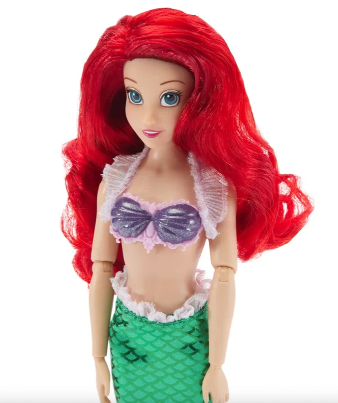 Ariel panenka s figurkou