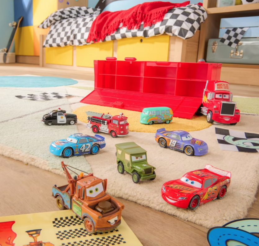 Cars kamion Mack + 8 kovových autíček